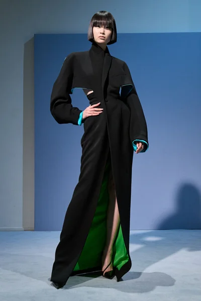 Look 10